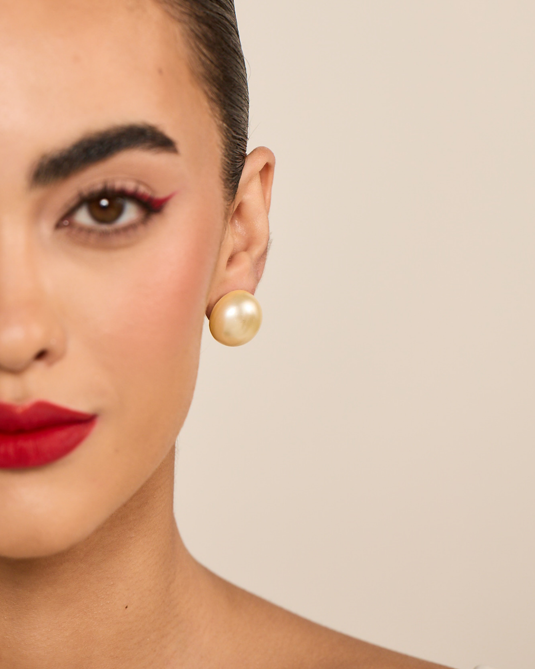20mm Pearl Studs - Golden