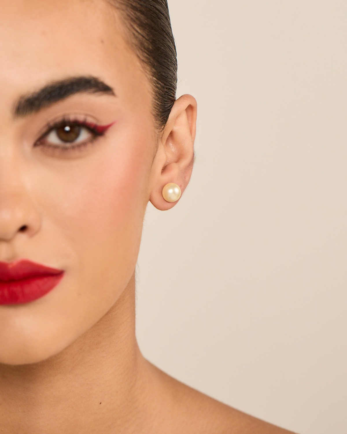 10mm Pearl Studs - Peach
