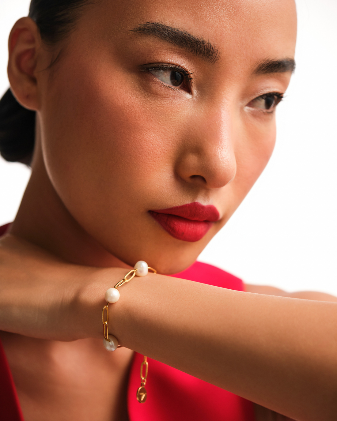 Dainty Linked Pearl Bracelet