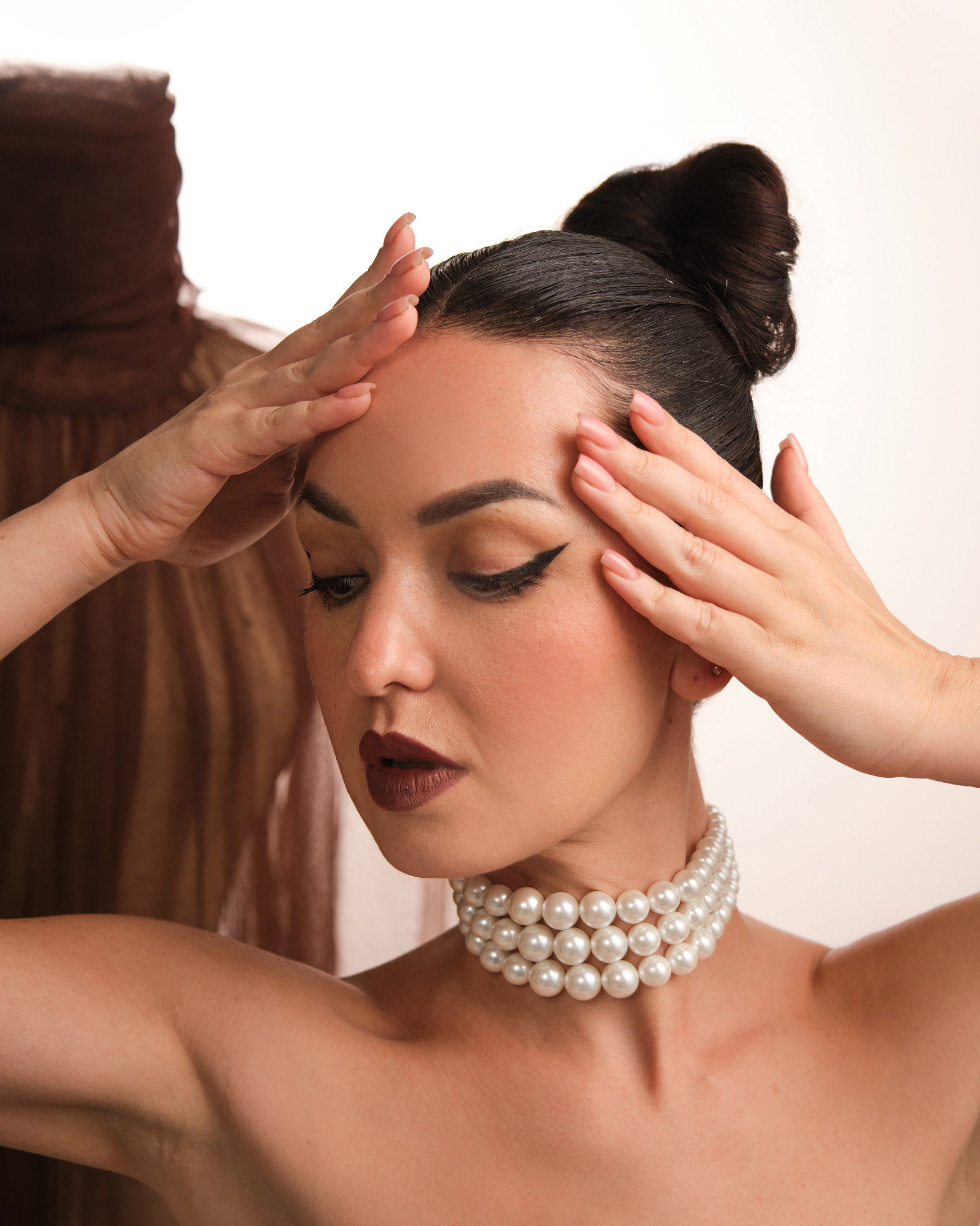 Graded White Pearl Choker