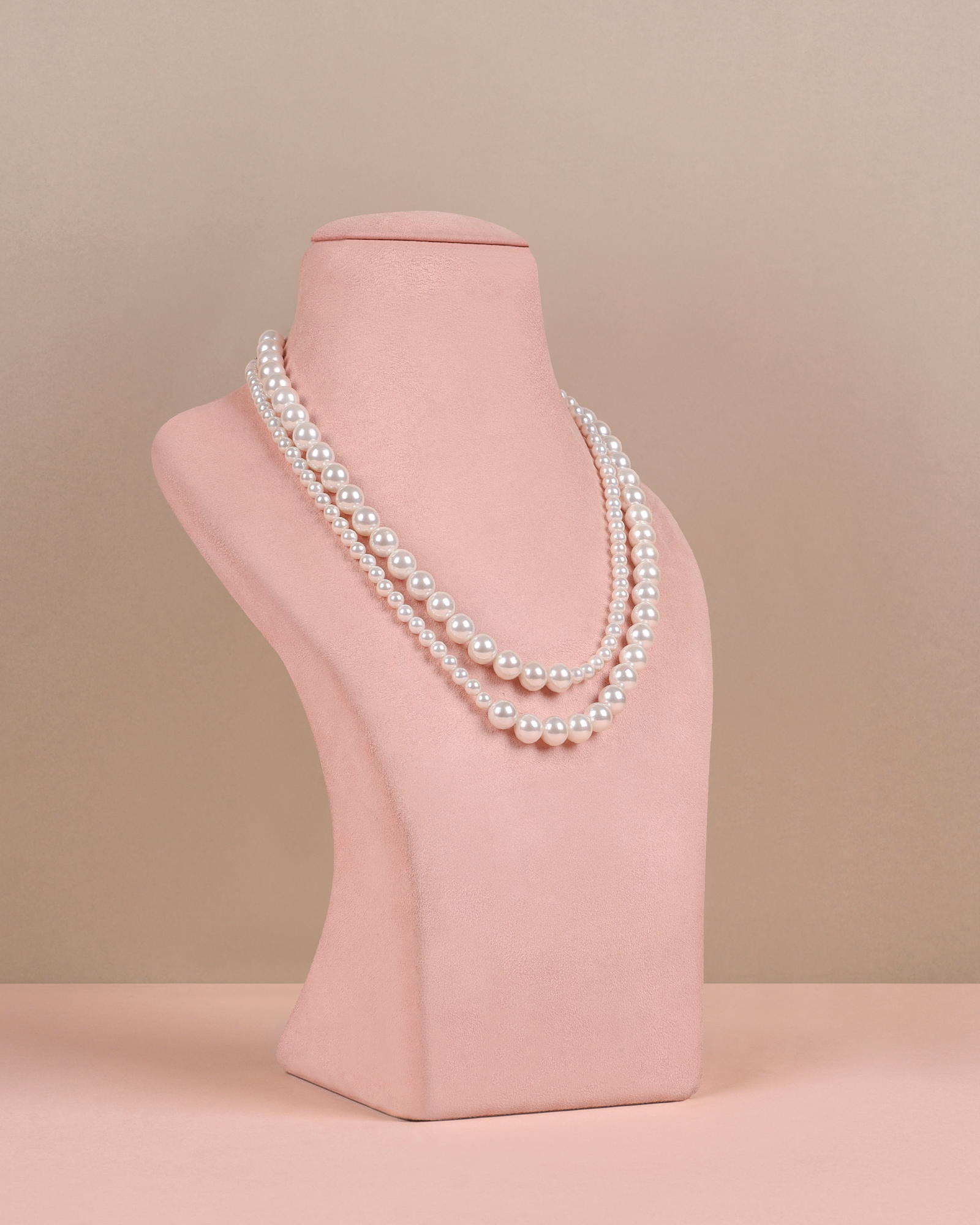 Side Graded Pearl Necklace